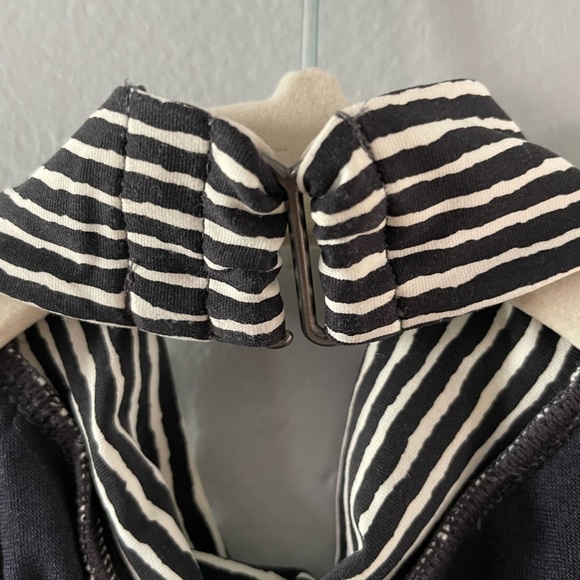 Never worn Billabong bikini top. White and black size small - Picture 5 of 12